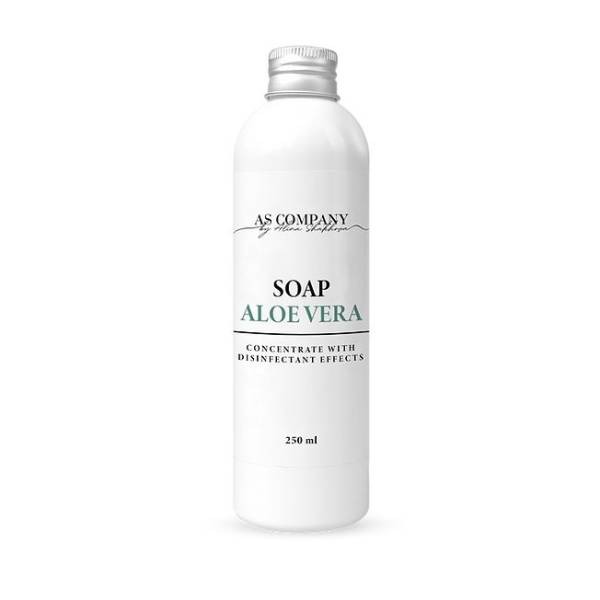 Le Savon Liquide Concentré à l’Aloe Vera (250 ml) est spécialement conçu pour un nettoyage efficace et doux après une séance de maquillage permanent, de tatouage ou de dermopigmentation. Grâce à sa formule enrichie en aloe vera, il élimine les impuretés et résidus de pigments tout en apaisant la peau et en favorisant une cicatrisation optimale.  Ce savon concentré est un excellent choix pour les professionnels cherchant un produit adapté aux peaux sensibles. Son action nettoyante permet d’éliminer efficacement les excès de pigments sans provoquer d’irritation ni d’agression cutanée. L’aloe vera, reconnu pour ses propriétés hydratantes et réparatrices, aide à calmer les rougeurs et à maintenir une peau souple et protégée après une intervention.  Utilisé au quotidien ou après une procédure, il respecte l’équilibre naturel de la peau et garantit une hygiène optimale. Sa texture fluide et concentrée en fait un produit économique et pratique, adapté aux besoins des dermographes et des tatoueurs.  Disponible dès maintenant sur Pigments & Co, ce savon est idéal pour accompagner vos prestations professionnelles tout en assurant un confort maximal à vos clients.